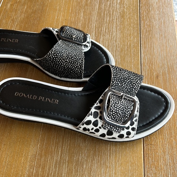 Donald Pliner Rinihc Slides - Picture 3 of 4